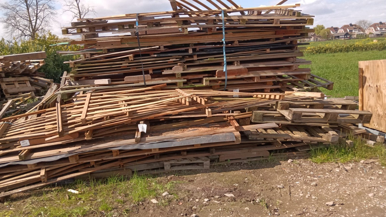 gratis pallets/ kachelhout, Tuin en Terras, Haardhout, Minder dan 3 m³, Ophalen