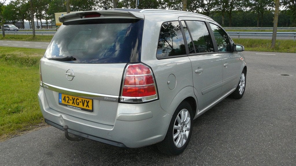 Opel Zafira 2.2 CosmoAutomaat,Panoramadak,,Airco,Elec.pakket, Stof, Zwart, 4 cilinders, 150 pk
