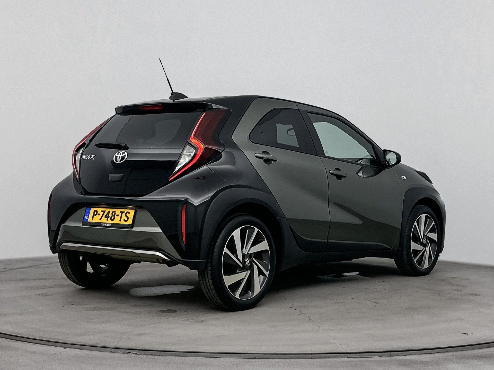 Toyota Aygo X 1.0 VVT-i MT Envy | NL Auto | JBL | Cruise Con, Auto's, Toyota, 12 maanden, Stof, Gebruikt, 4 stoelen
