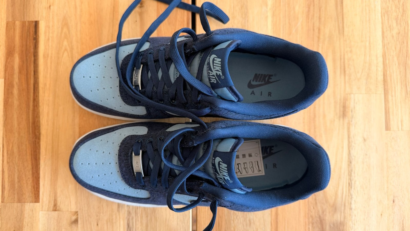 Nike Air Force 1 - Maat 42,5 - Zo goed als nieuw, Kleding | Heren, Schoenen, Ophalen of Verzenden, Zo goed als nieuw, Blauw, Sneakers of Gympen