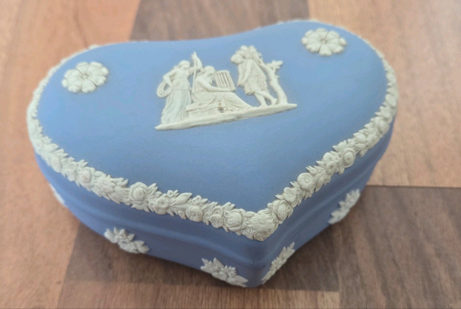 Vintage Wedgwood Hartvormig Doosje - Jaspersware Blauw, Antiek en Kunst, Antiek | Keramiek en Aardewerk, Ophalen of Verzenden