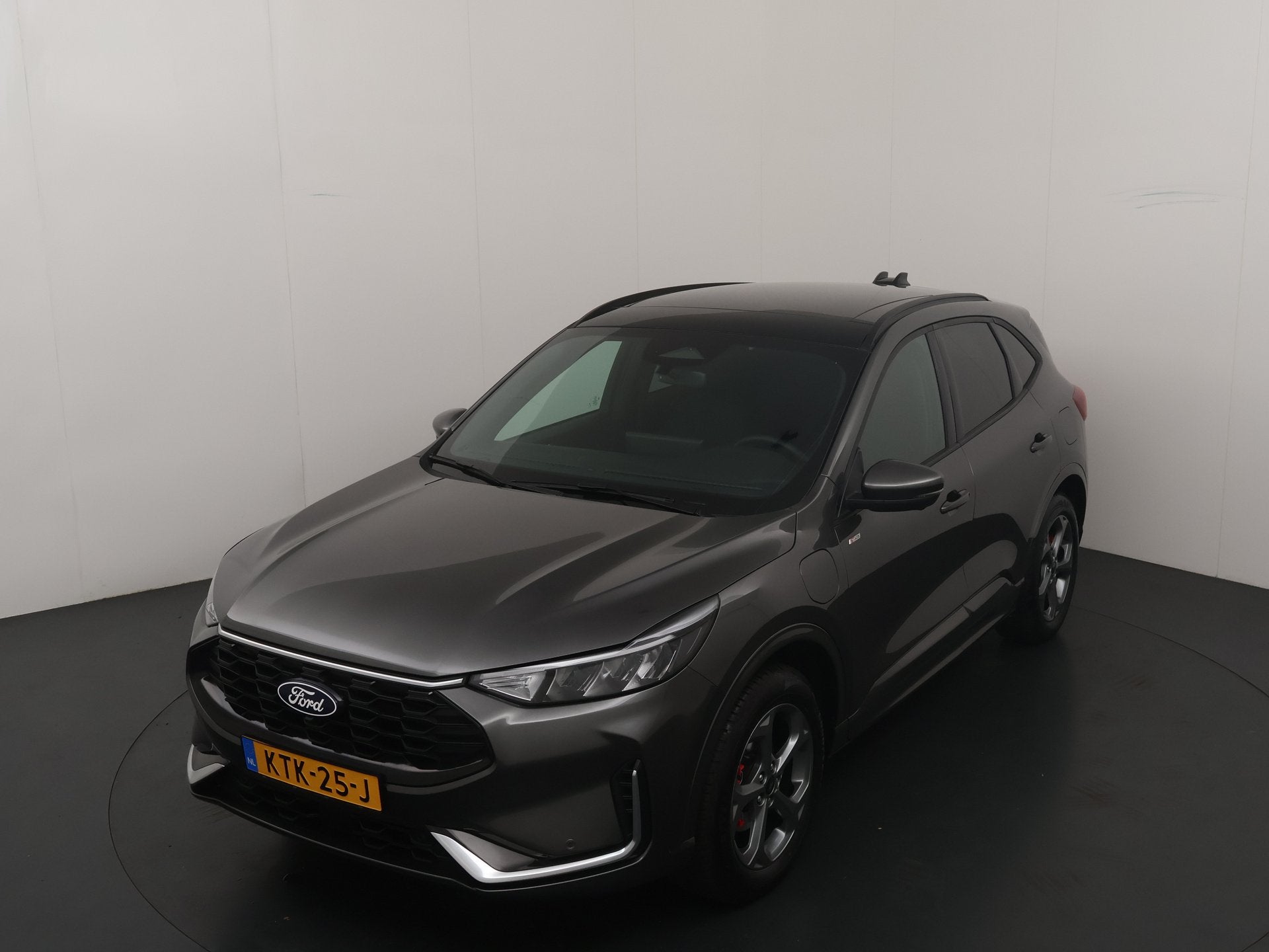 Ford Kuga 2.5 PHEV 243 pk ST-Line X | Trekhaak | Pano I Adap, Auto's, 12 maanden, Gebruikt, Zwart, Bedrijf