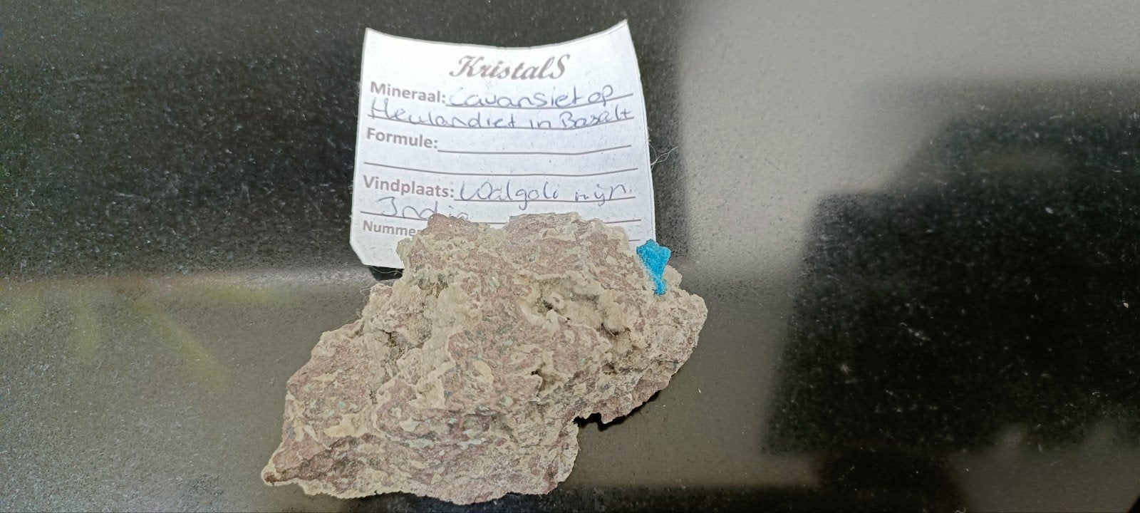 Cavansiet op Heulandiet in Basalt uit India, Verzamelen, Mineralen en Fossielen, Ophalen of Verzenden, Mineraal