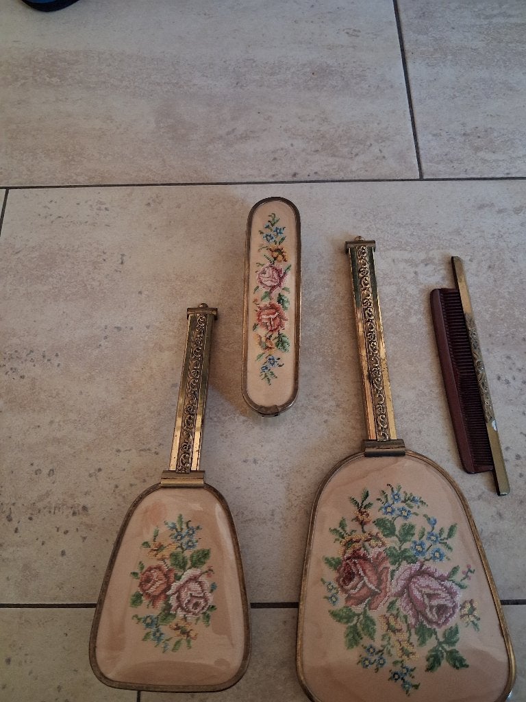 curiosa vintage handspiegel 2  borstel  kam geborduurd, Antiek en Kunst, Curiosa en Brocante, Ophalen of Verzenden