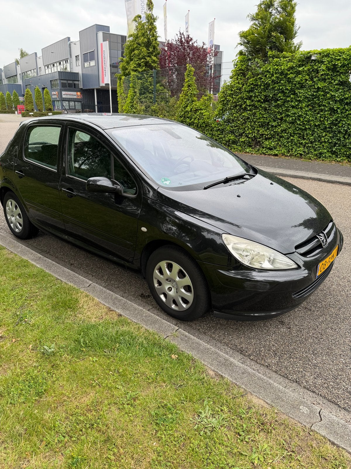Peugeot 307 1.6 16V XR 5DR 2005 Zwart, Auto's, Voorwielaandrijving, 4 cilinders, 610 kg, Zwart