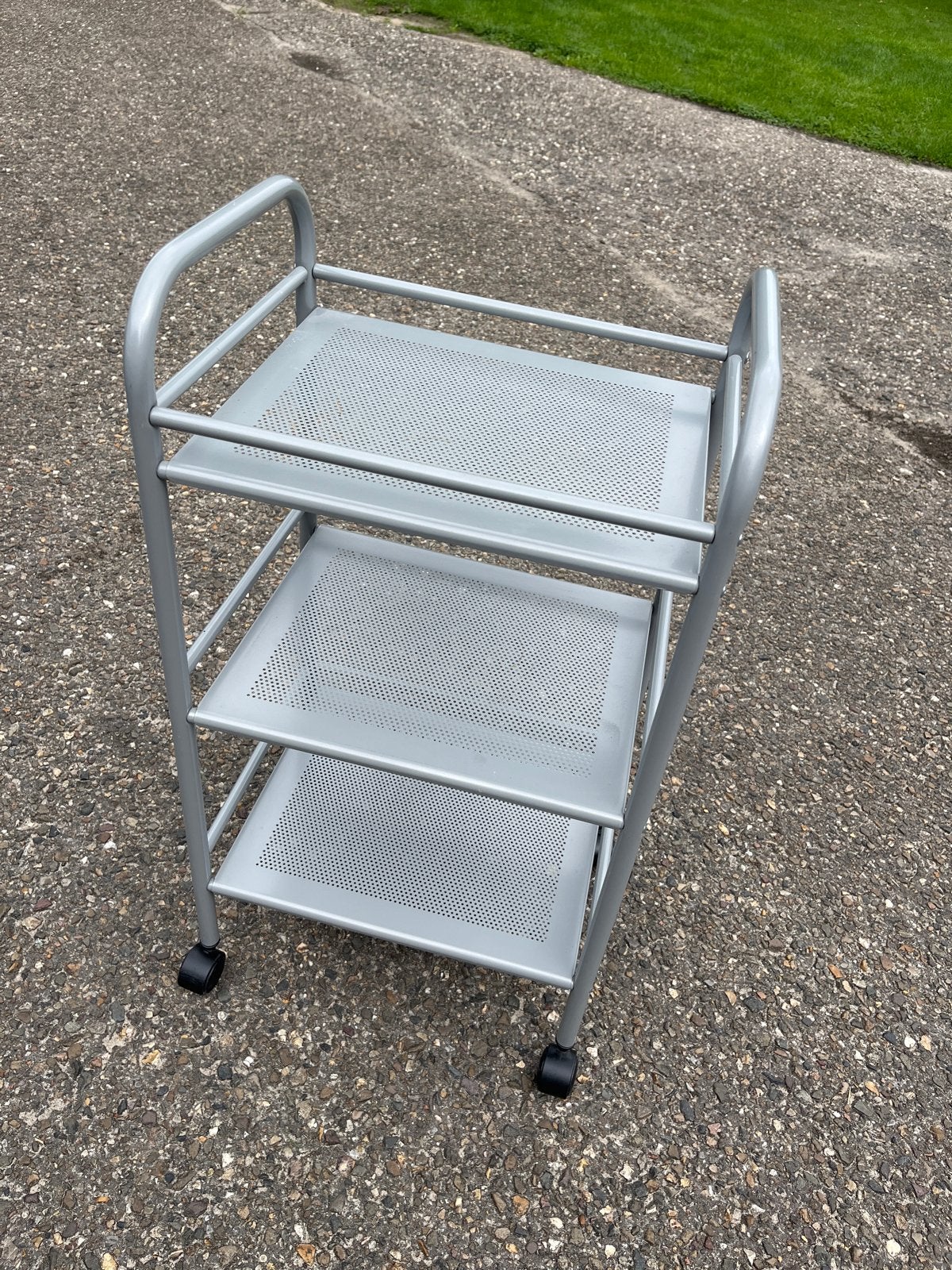 Grijze metalen roltafel met 3 planken, Ophalen, Gebruikt