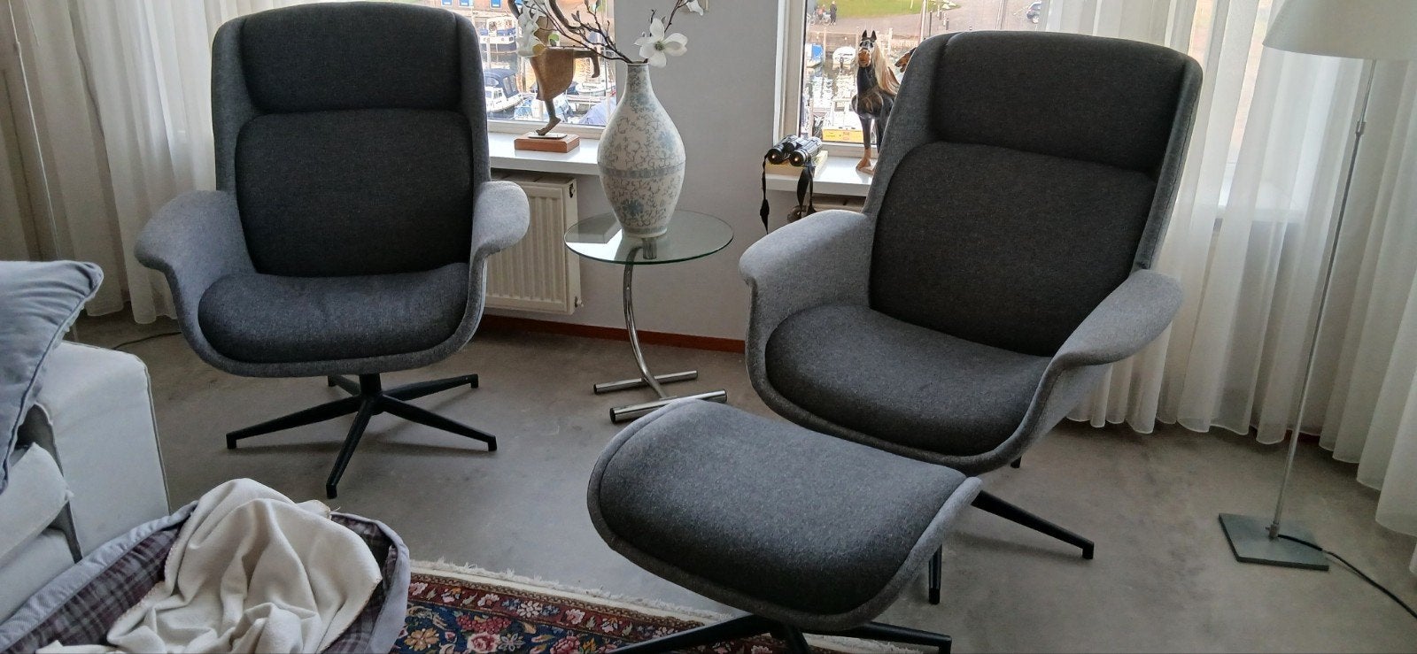 Te koop Aleby draaifauteuil 2 stuks. 1 met hocker., Huis en Inrichting, Fauteuils, 75 tot 100 cm, Ophalen of Verzenden, Zo goed als nieuw