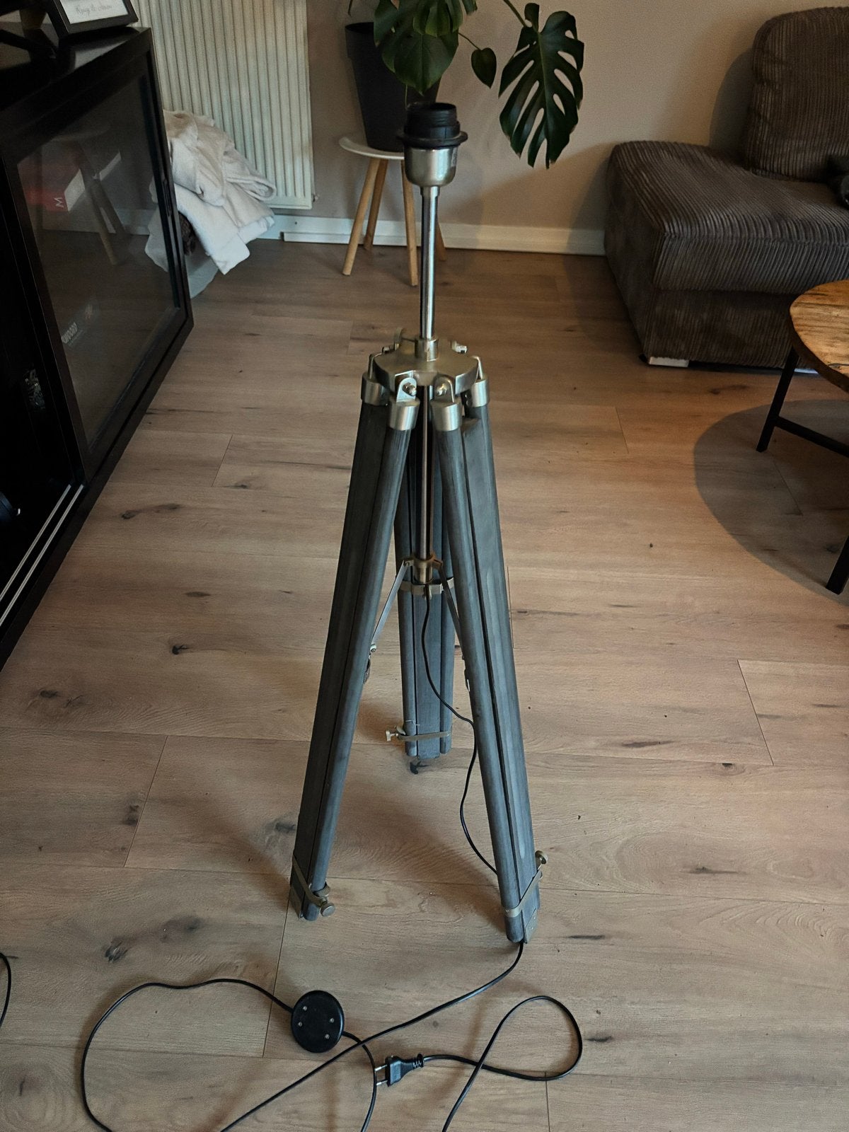 Staande lamp met driepoot - Houten statief lamp, Huis en Inrichting, Gebruikt, 100 tot 150 cm, Hout, E27 (groot)