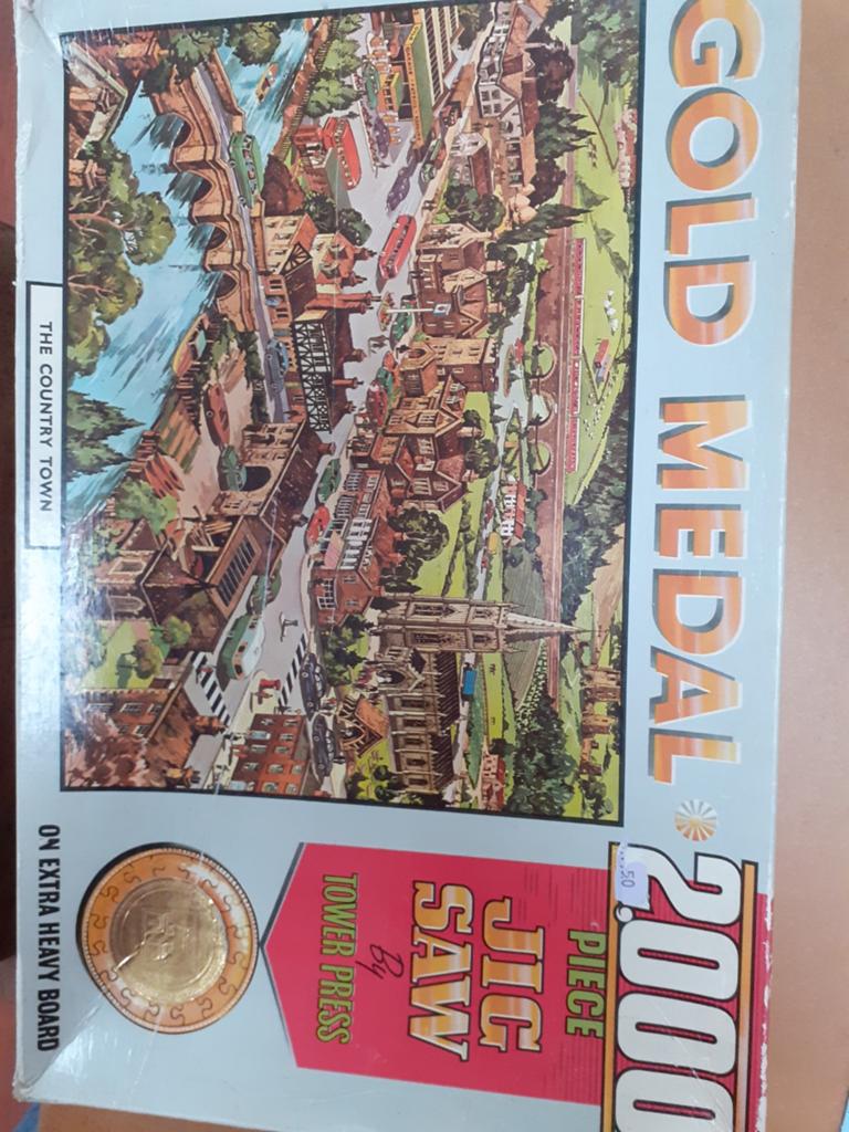 Gold medal jigsaw 2000 tower press, Ophalen, Minder dan 500 stukjes, Gebruikt