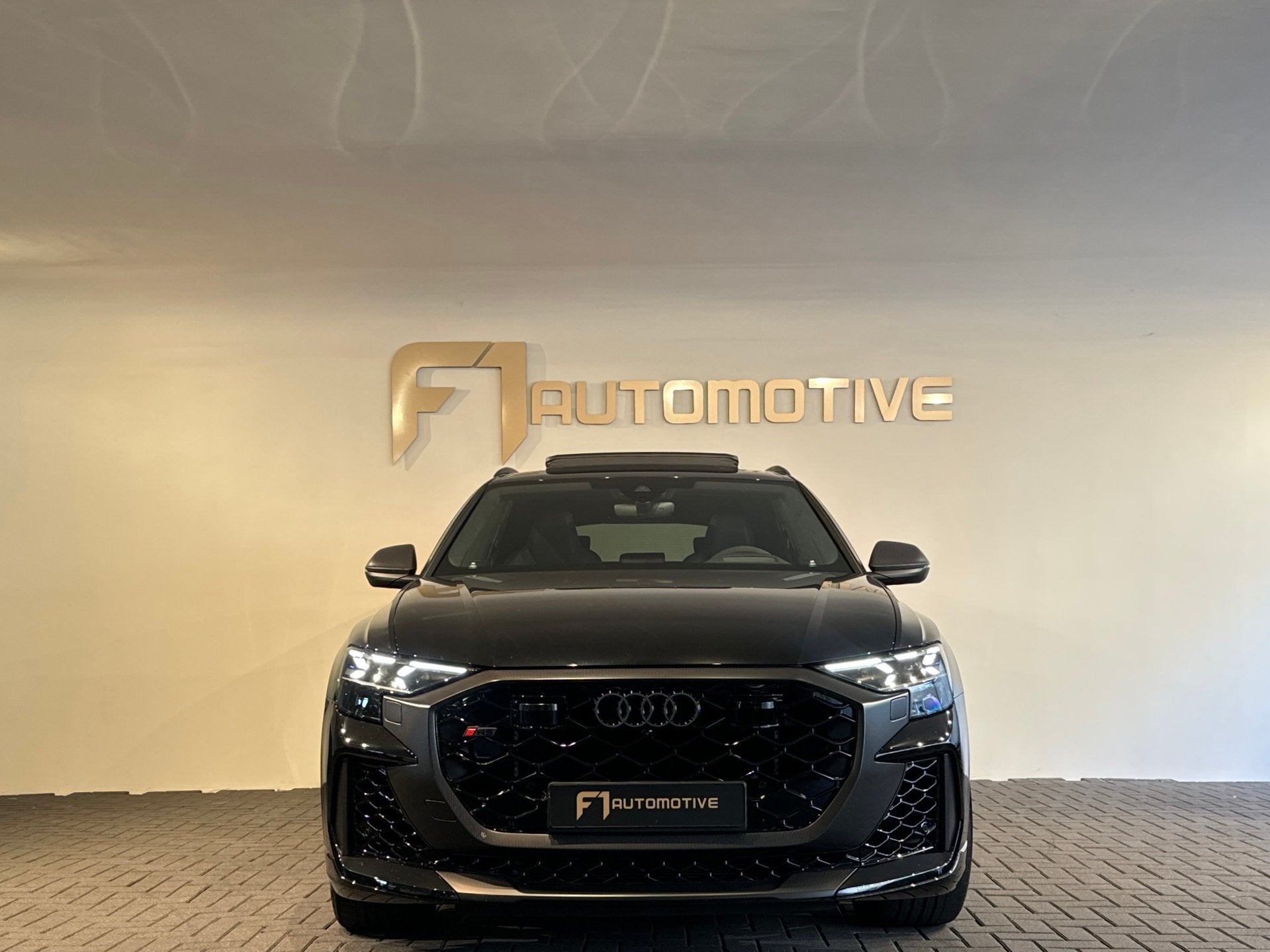 Audi RSQ8 4.0 TFSI quattro Performance Pano|Ceramic|Carbon|B, Auto's, Dealer onderhouden, Verwarmde buitenspiegels, Zwart, Leder