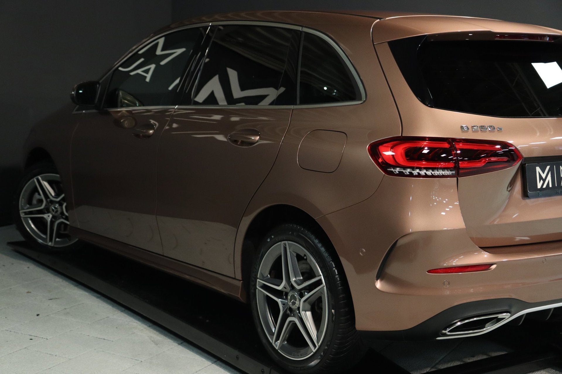Mercedes-Benz B-klasse 250 e AMG Line / CAMERA / CARPLAY / W, Auto's, Dealer onderhouden, Gebruikt, Zwart, 4 cilinders