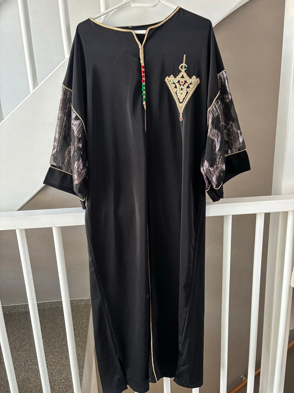 Zwarte Kaftan met Gouden Borduurwerk en Transparante Mouwen, Kleding | Dames, Maat 38/40 (M), Zwart, Ophalen of Verzenden, Zo goed als nieuw