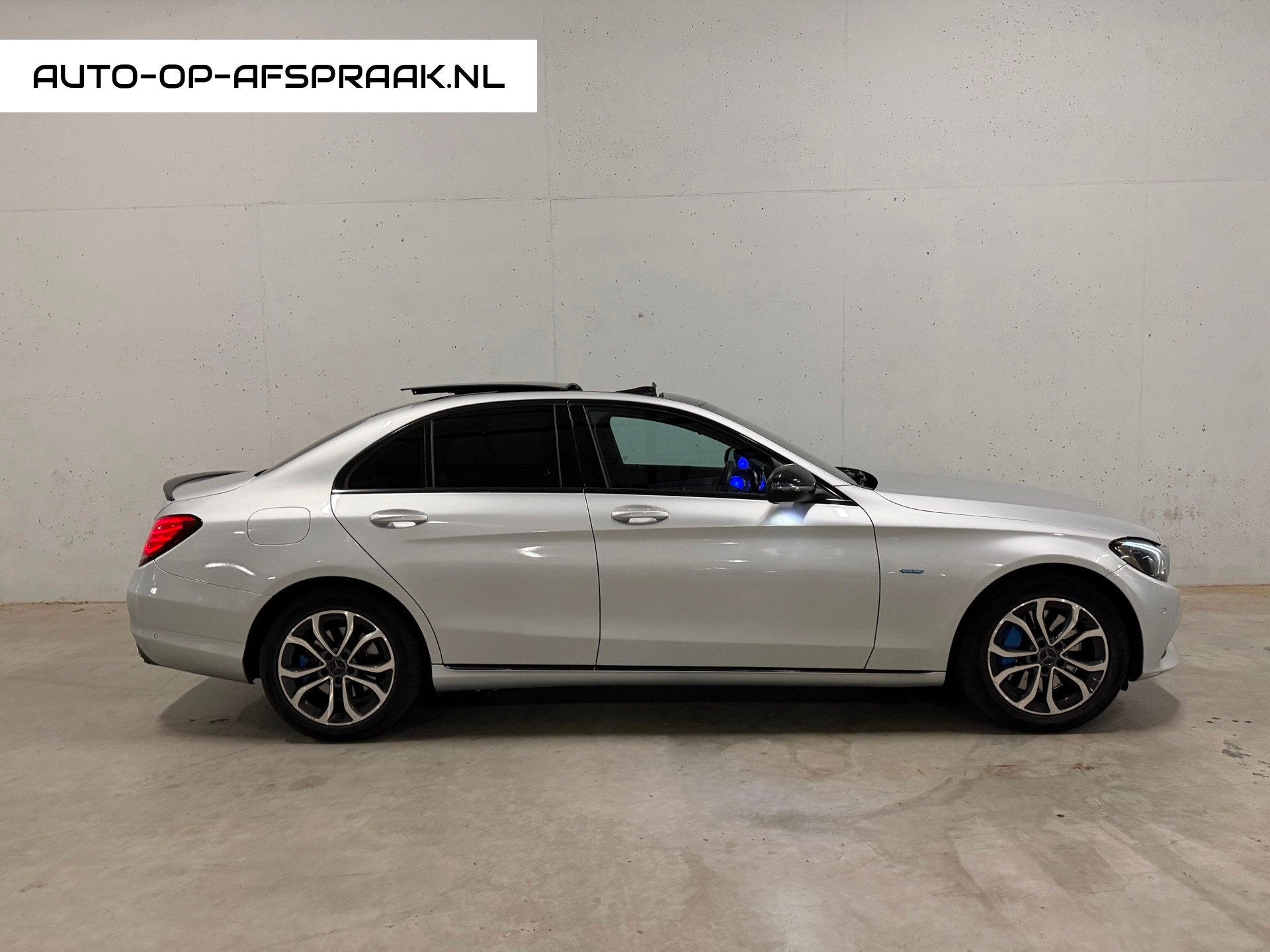 Mercedes-Benz C-klasse 350 e AMG Pano Burmester Camera, Automaat, Dealer onderhouden, Achterwielaandrijving, Gebruikt