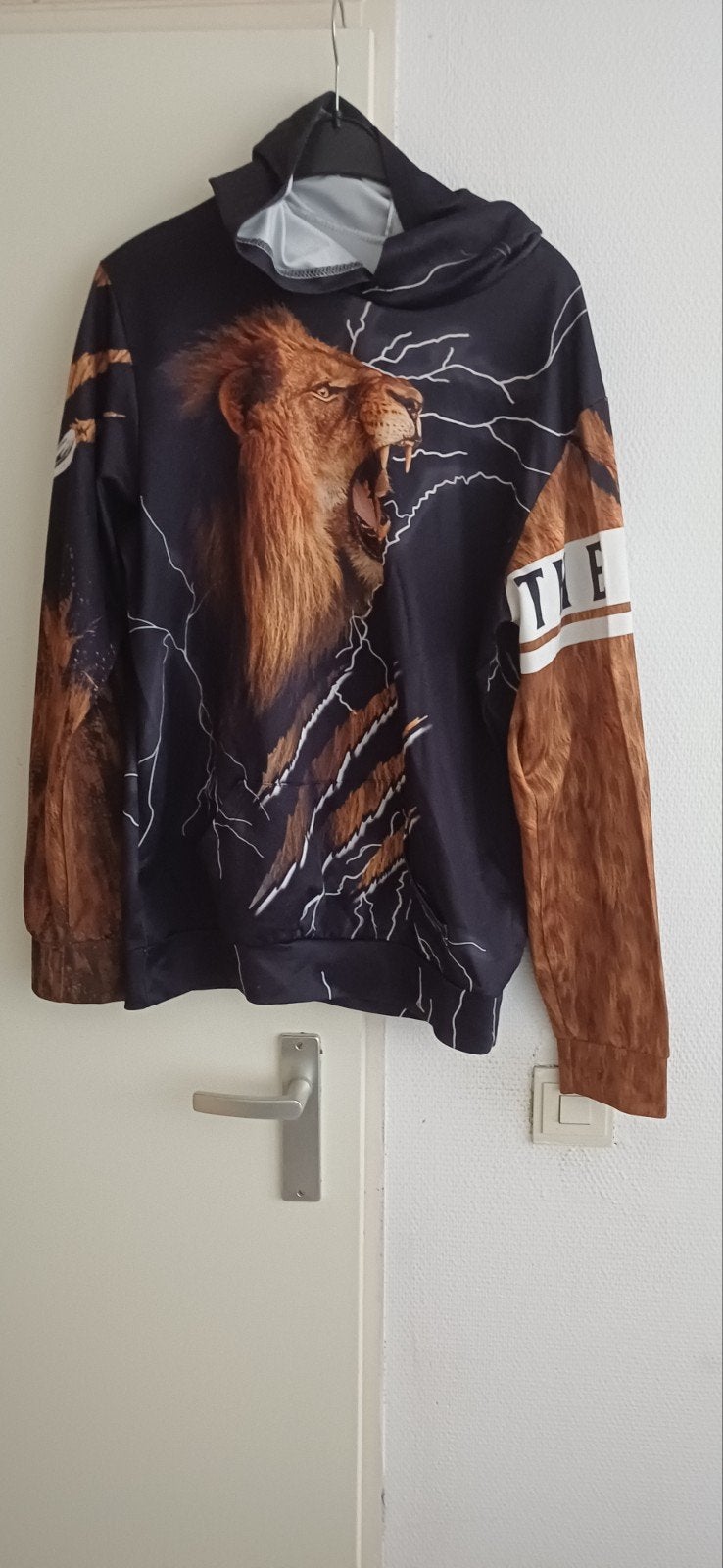 Hoodie met leeuwenprint - Maat L, Kleding | Heren, Truien en Vesten, Ophalen of Verzenden, Gedragen, Maat 52/54 (L), Zwart