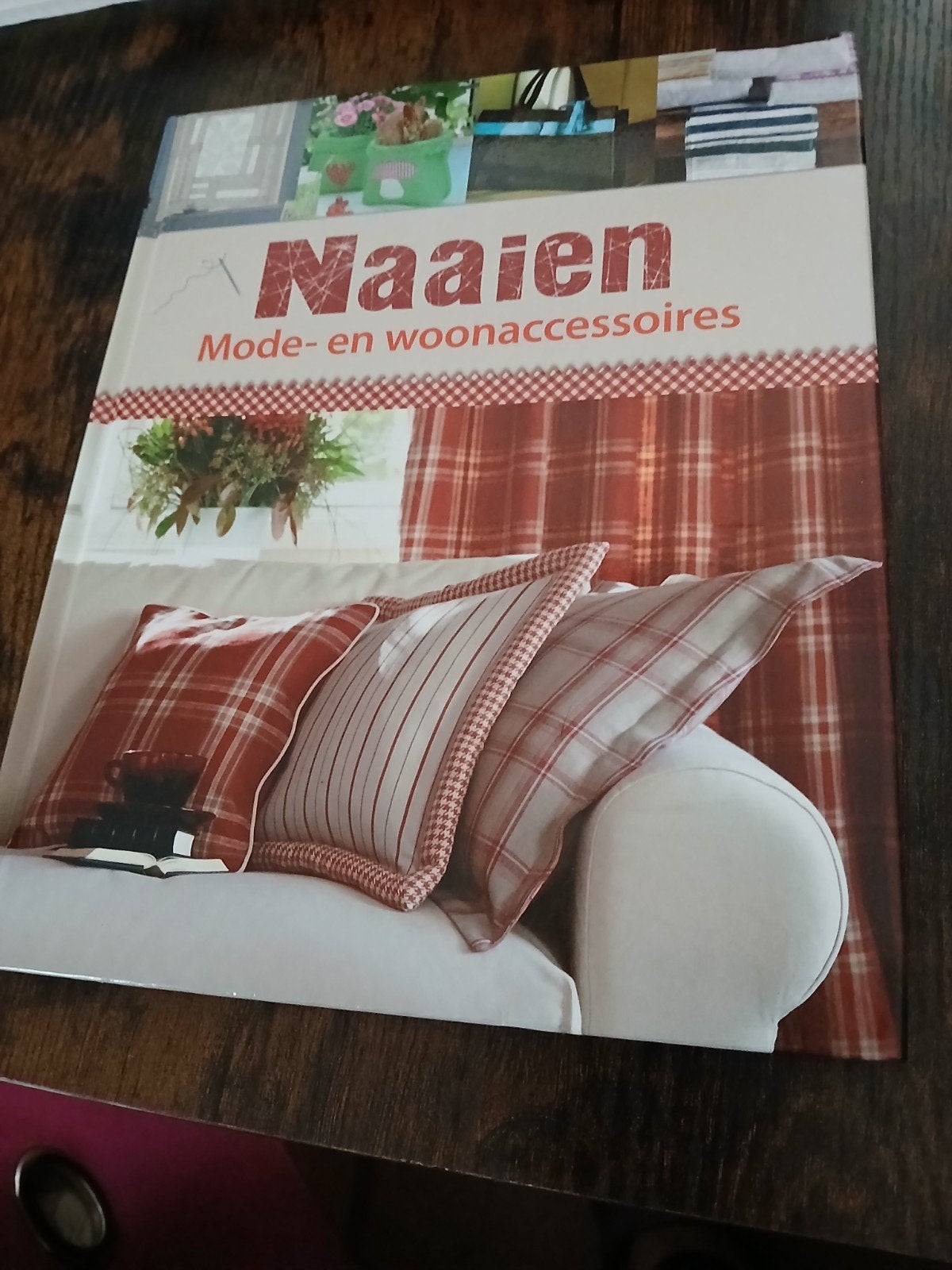 Naaien: Mode- en woonaccessoires - Inspiratieboek, Ophalen, Zo goed als nieuw, Overige typen