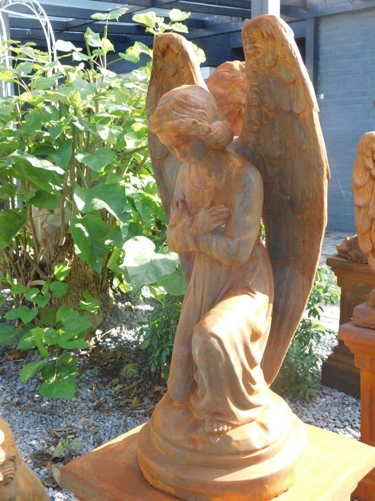 Engel - weerbestendig, knielend, op sokkel XXL, Tuin en Terras, Tuinbeelden, Steen, Engelenbeeld, ., Nieuw