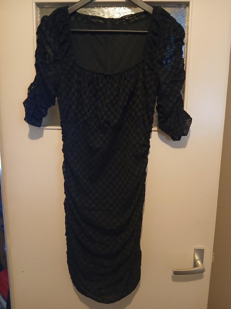 Nikkie Zwarte Jurk met Pofmouwen - Maat 38, Kleding | Dames, Jurken, Ophalen of Verzenden