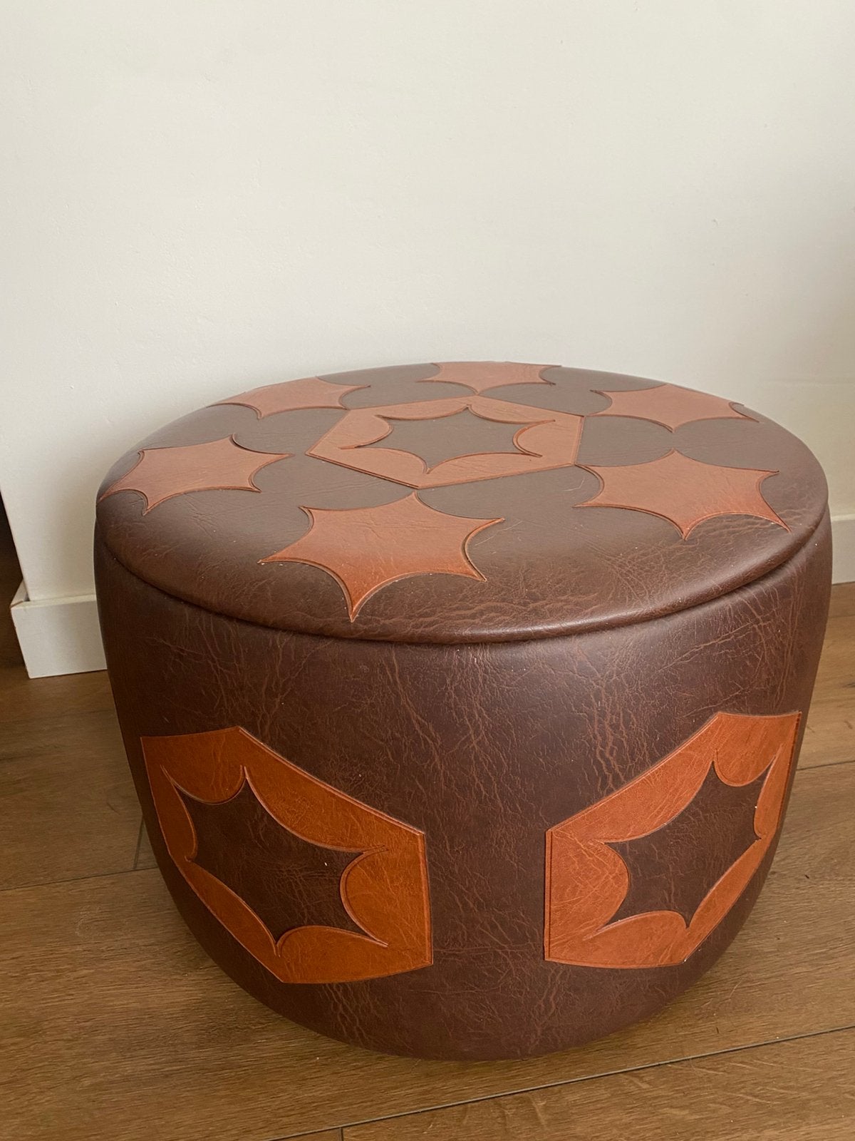 Prachtige bruine vintage /retro poef/ naaimand, Rond, Ophalen of Verzenden, Zo goed als nieuw, Minder dan 50 cm
