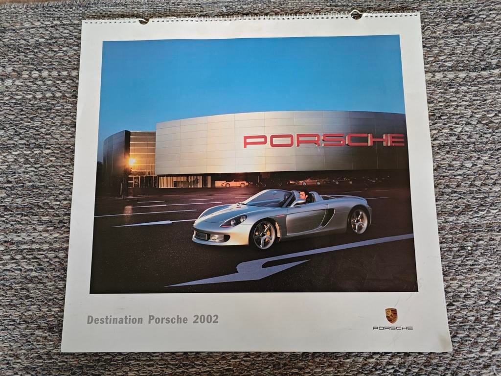 Destination Porsche 2002 kalender zo goed als nieuw, Ophalen of Verzenden