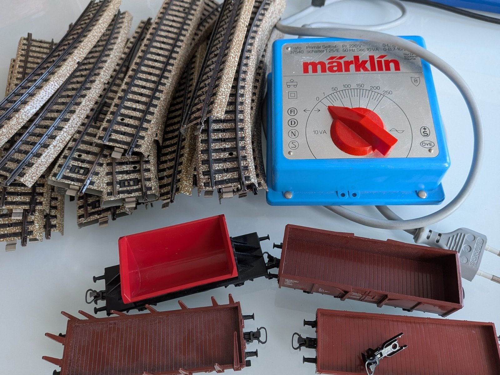 Märklin H0 onderdelen: Rails, Wagons en Transformator, Hobby en Vrije tijd, Wisselstroom, Ophalen of Verzenden, Analoog, Märklin