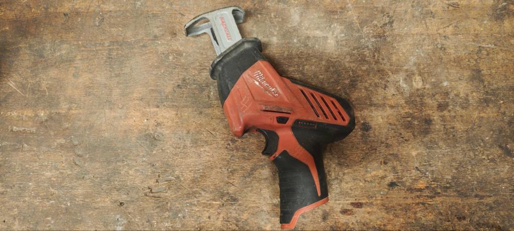 Milwaukee c12 hz reciprozaag, Gebruikt, 70 mm of meer, 600 tot 1200 watt, Ophalen of Verzenden