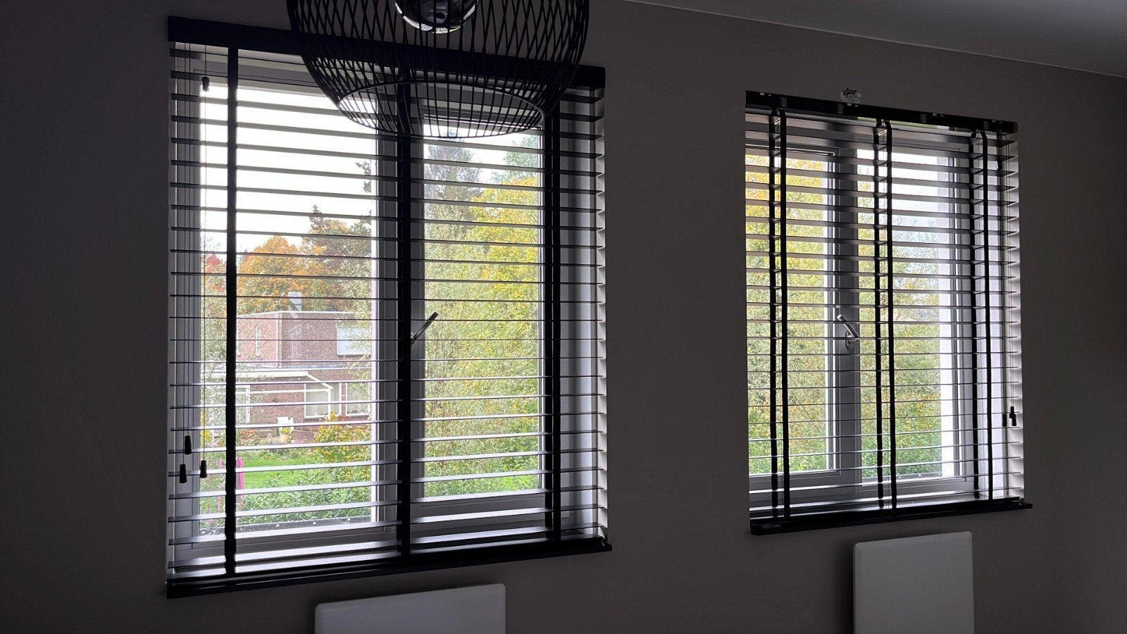 Houten jaloezie- zwart, Huis en Inrichting, Stoffering | Gordijnen en Lamellen, Jaloezie, Zwart, Hout, Ophalen of Verzenden