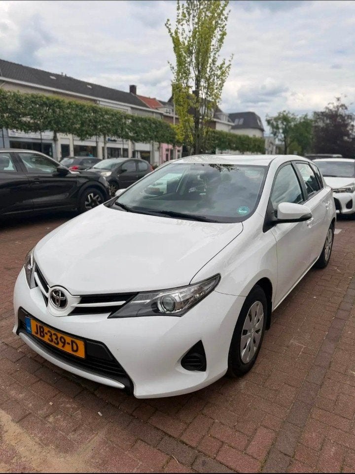 Toyota Auris 1.3 Vvt-i 73KW 5D 2014 Wit, Auto's, Voorwielaandrijving, 450 kg, 4 cilinders, 1329 cc