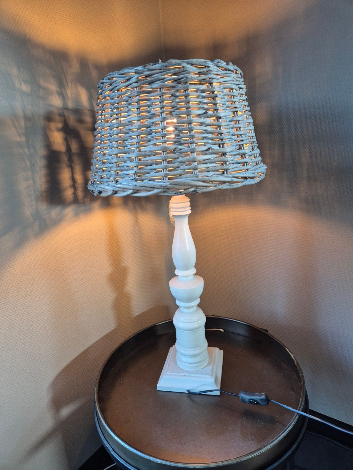 hoge tafellamp met countryfield lampenkap, Huis en Inrichting, Lampen | Tafellampen, Ophalen of Verzenden