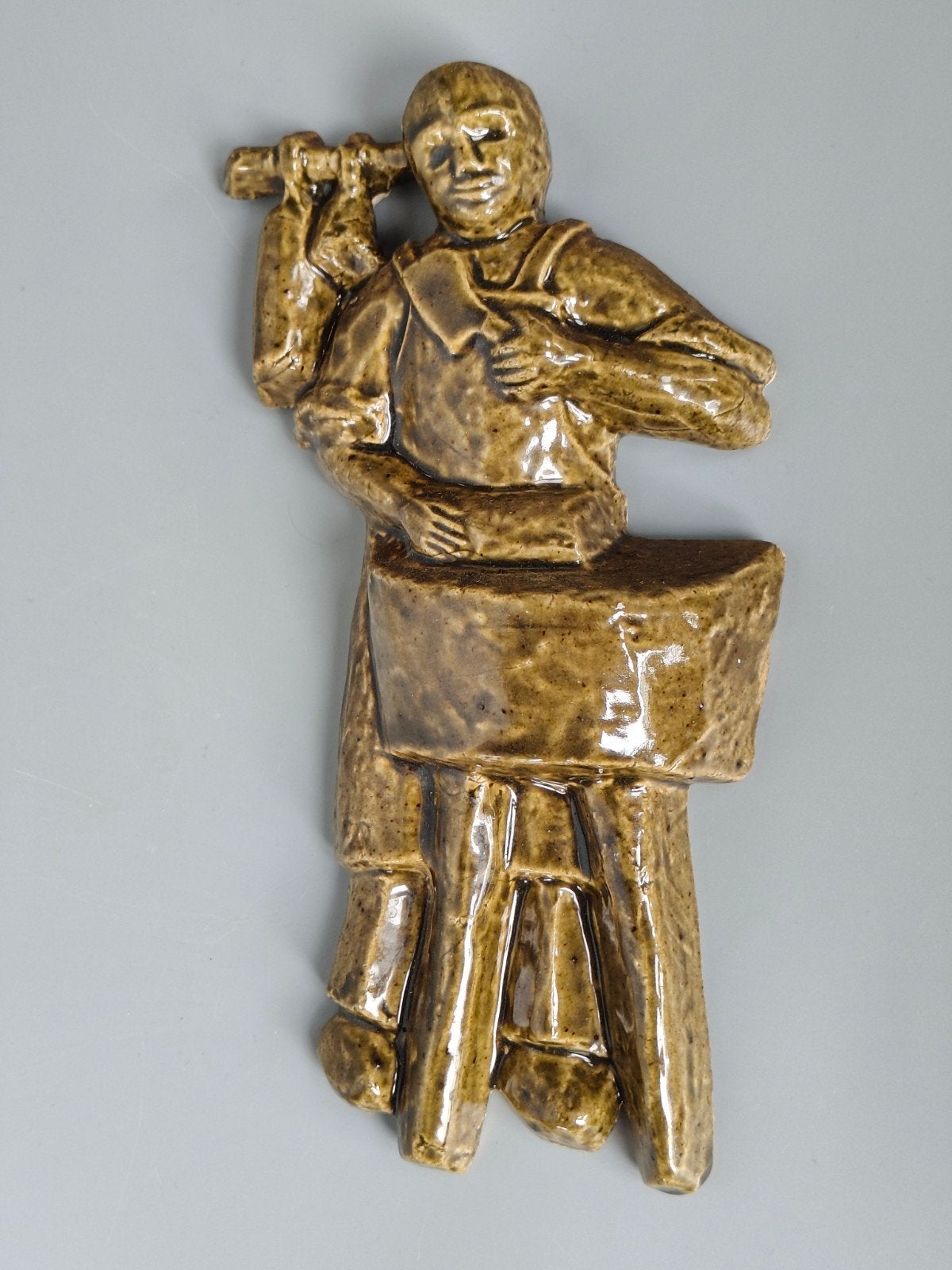 Groot keramiek wand plaquette slager , gesigneerd ? Info is, Verzenden