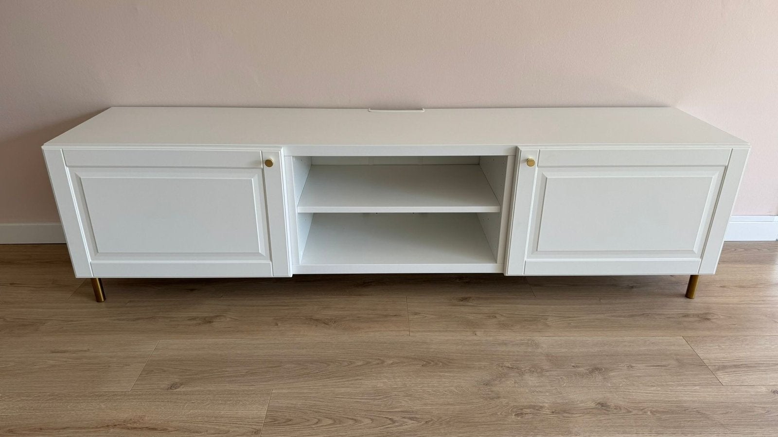 Witte Ikea TV-meubel met gouden accenten, Ophalen, 150 tot 200 cm, Zo goed als nieuw, Minder dan 100 cm