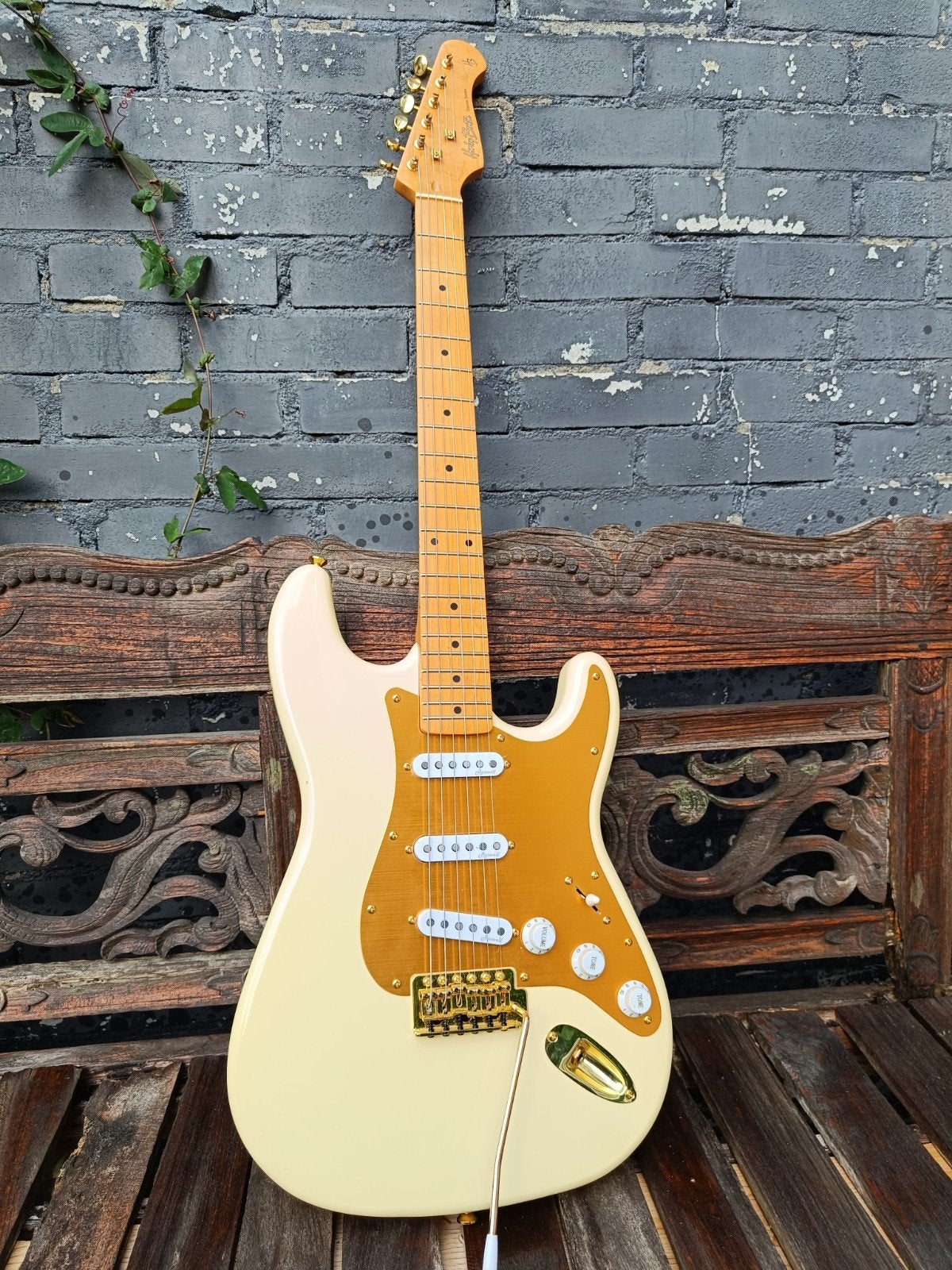 golden strat, Harley benton, Ophalen of Verzenden, Gebruikt, Solid body, Overige merken