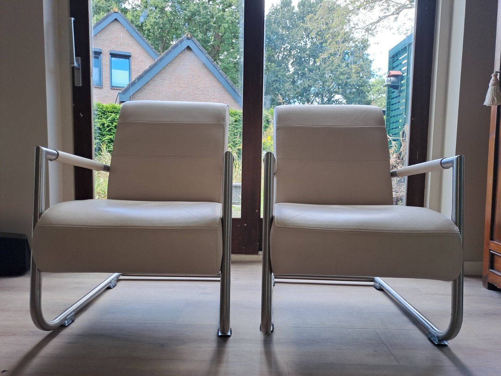 Twee H&H Angelica stoelen met metalen frame en leren bekledi, Ophalen, Twee, Overige kleuren, Zo goed als nieuw