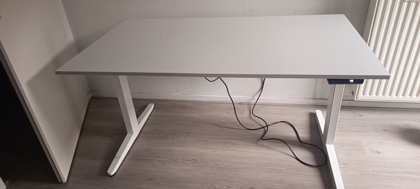 Ahrend Zit-sta bureau - Elektrisch verstelbaar, Zit-sta bureau, Spaanplaat of MDF, Ophalen of Verzenden, Zo goed als nieuw