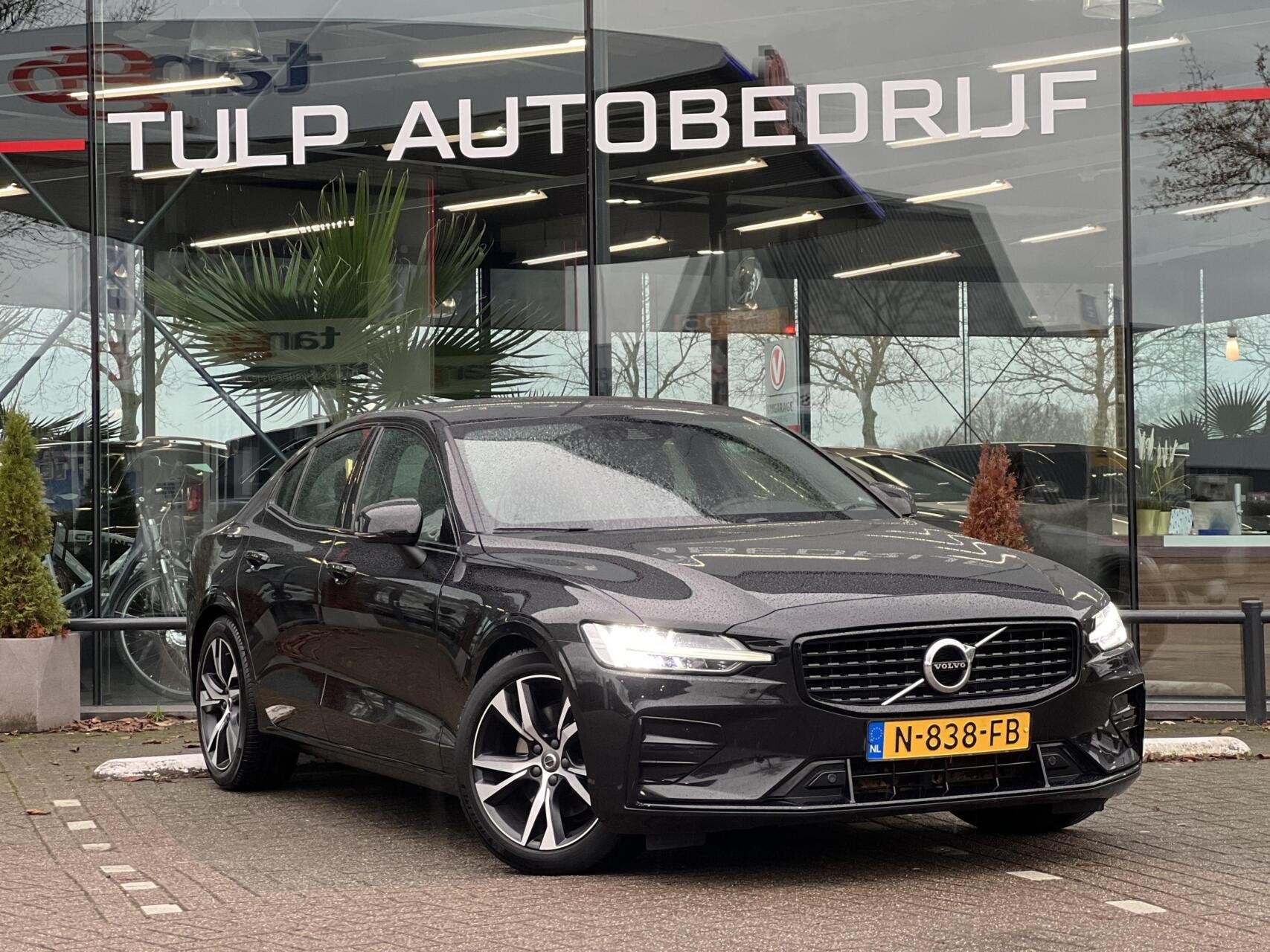 Volvo S60 2.0 B3 R-Design Clima Cruise Navi Leder Dealer LED, Auto's, Dealer onderhouden, 15 km/l, 4 cilinders, 1969 cc
