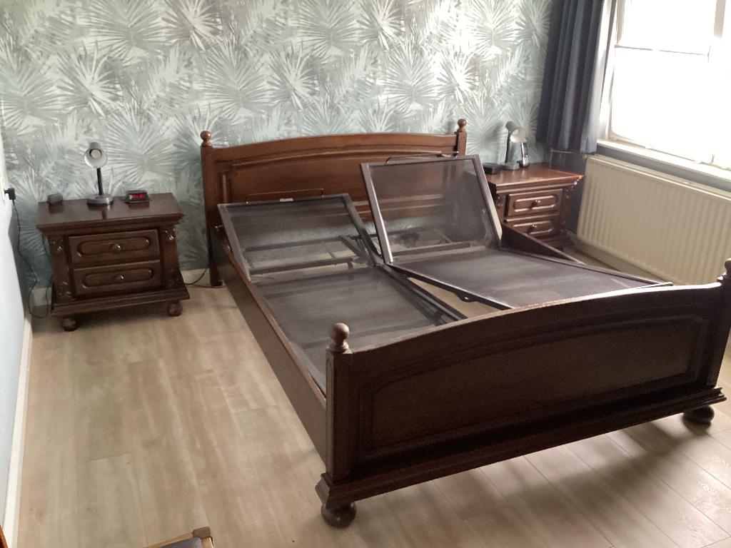 Vintage bed met 2 nachtkastjes, Ophalen, Bruin, Vintage, Tweepersoons