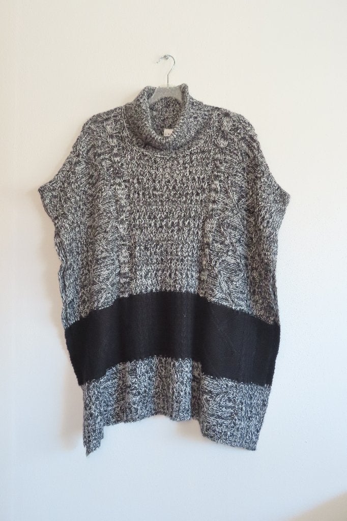 Trui Poncho Zwart Grijs Junarose mt S/M (3664), Junarose, Zwart, Trui of Vest, Ophalen of Verzenden