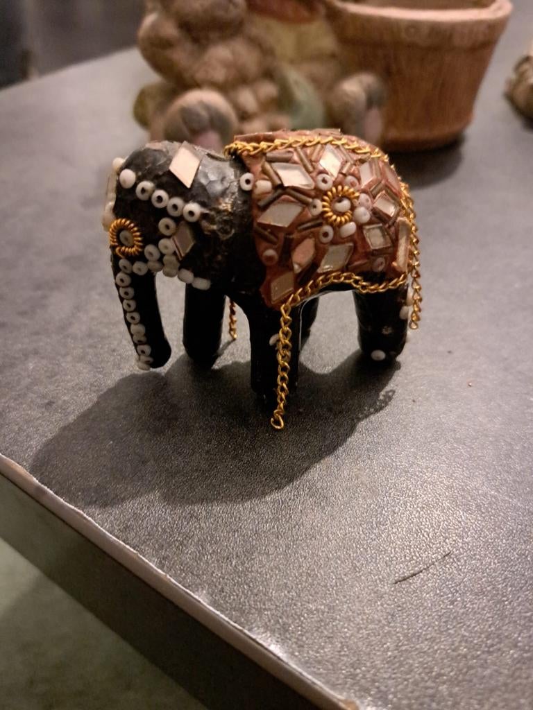 Decoratieve olifant met spiegeltjes en kralen, Gebruikt, Meerkleurig, Overige materialen, Ophalen of Verzenden