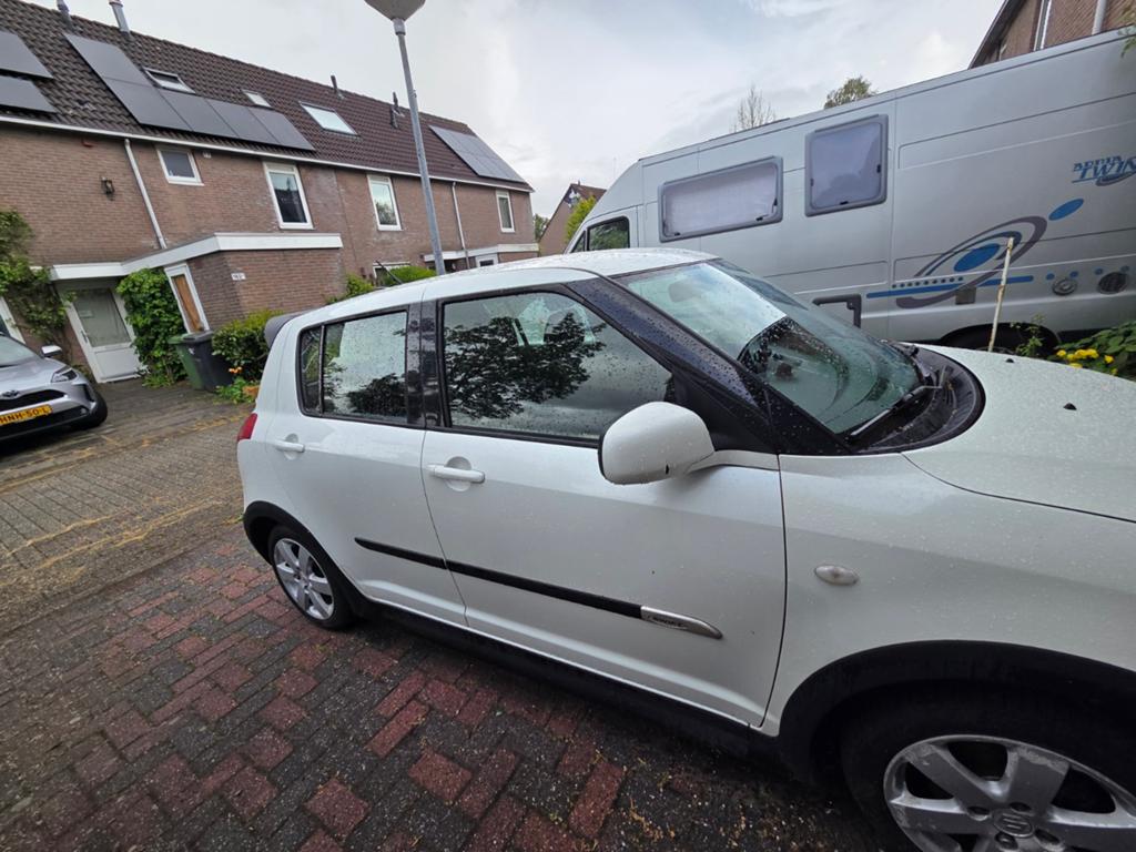 Suzuki swift, Voorwielaandrijving, Stof, Zwart, Handgeschakeld