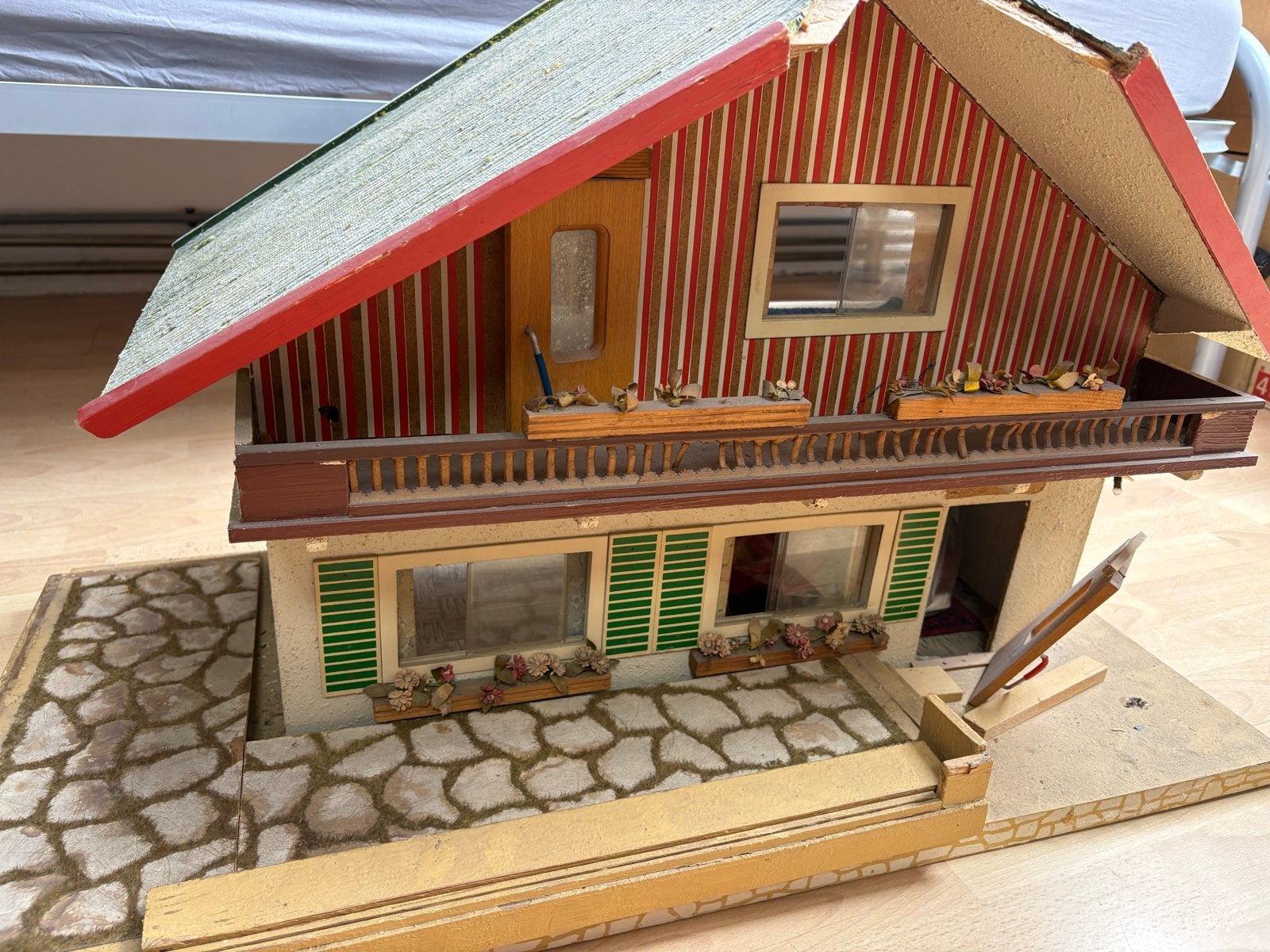 Vintage Poppenhuis uit 1970 - Compleet met Meubeltjes, Ophalen, Gebruikt, Poppenhuis