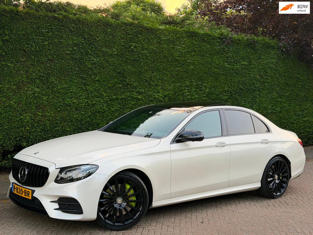 Mercedes-Benz E-klasse 400 RIJDGOED/SOFTCLO/PANO/BURME/MEMOR, Auto's, Mercedes-Benz, Gebruikt, Wit, Leder, Bedrijf