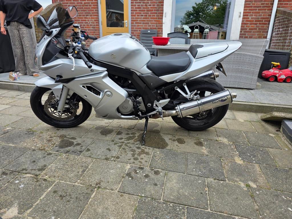 Suzuki SV1000 uit 2006 - Goed onderhouden sportmotor, 2 cilinders, Sportuitlaat, Motorrijbewijs A, Gebruikt