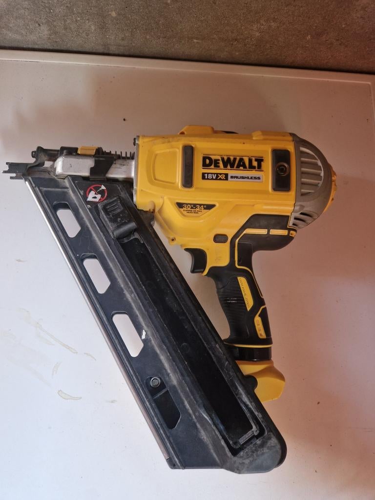 DeWalt spijkermachine DCN692 type 3, Ophalen of Verzenden