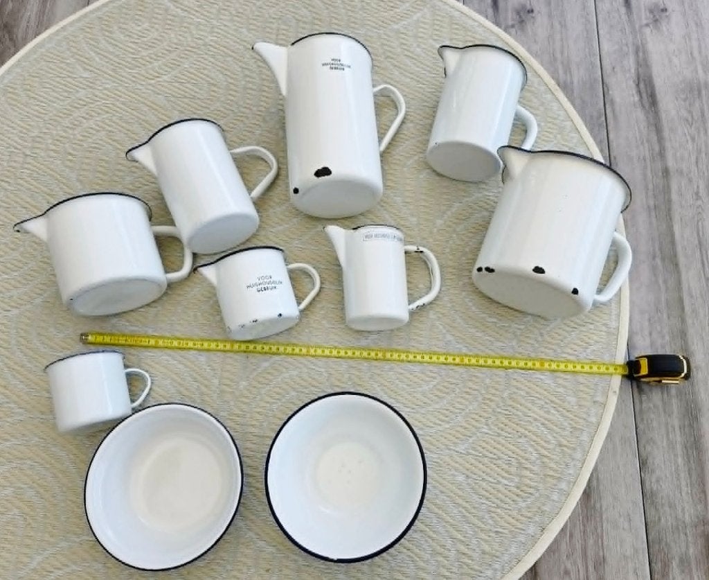 Oude,wit emaille set,maatbekers,grote 2L+klein,schalen,mokje, Ophalen of Verzenden