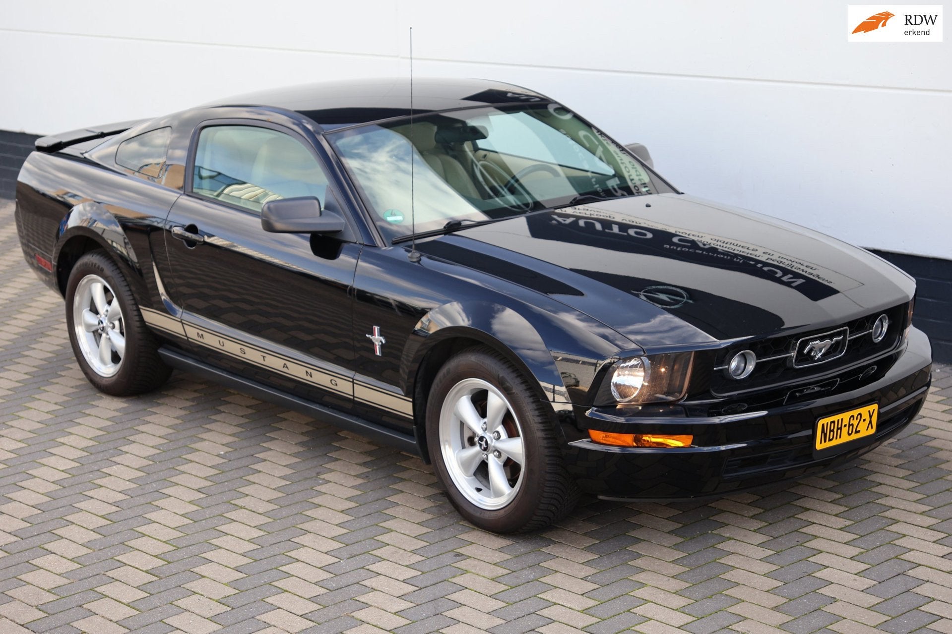 Ford USA Mustang 4.0 V6 214PK Automaat Leder Airco Cruise, Auto's, Achterwielaandrijving, Gebruikt, Beige, Zwart