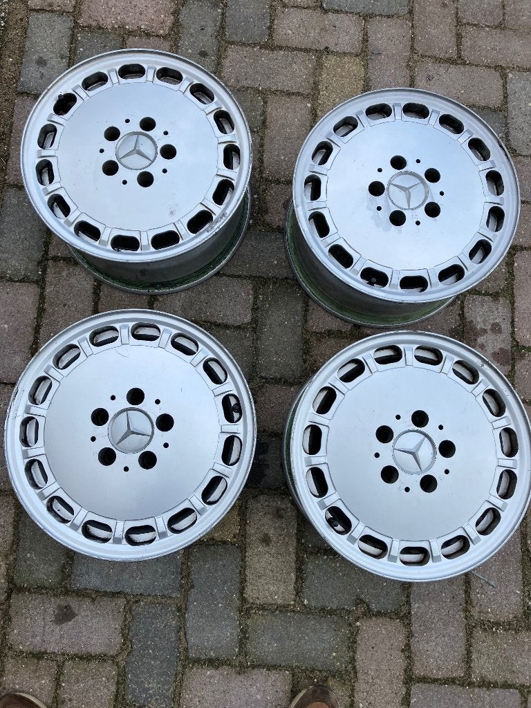 Mercedes gullideckel putdeksel W126 w107 velgen, Ophalen of Verzenden, Gebruikt, Mercedes-Benz