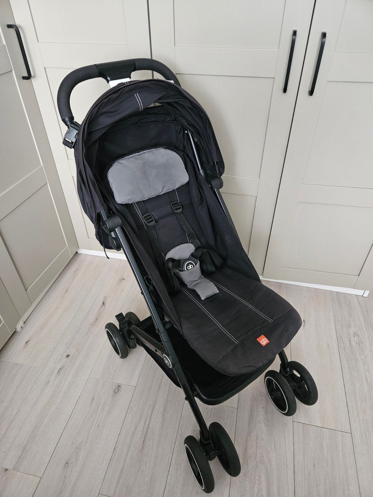 GB Q-bit buggy met ligstand + accessoires, Kinderen en Baby's, Buggy's, Ophalen, Gebruikt, Overige merken, Zonnekap