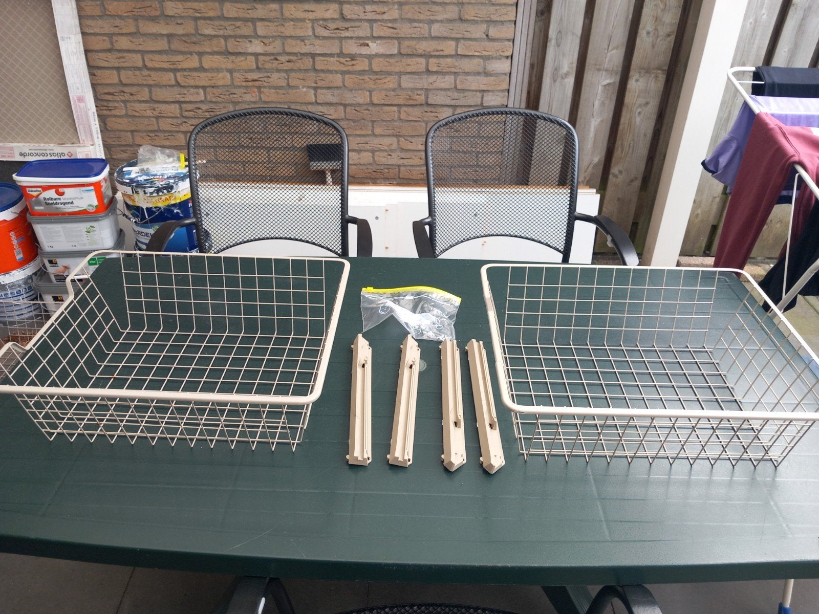 2x IKEA Komplement draadmanden beige met bevestiging, Huis en Inrichting, Ophalen, Zo goed als nieuw