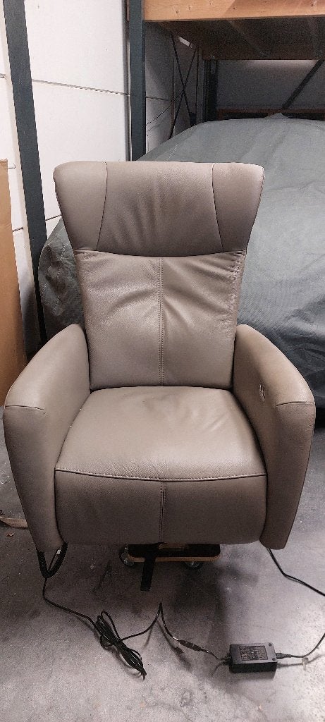Staop fauteuil zgan, Ophalen, Zo goed als nieuw, 50 tot 75 cm, Leer