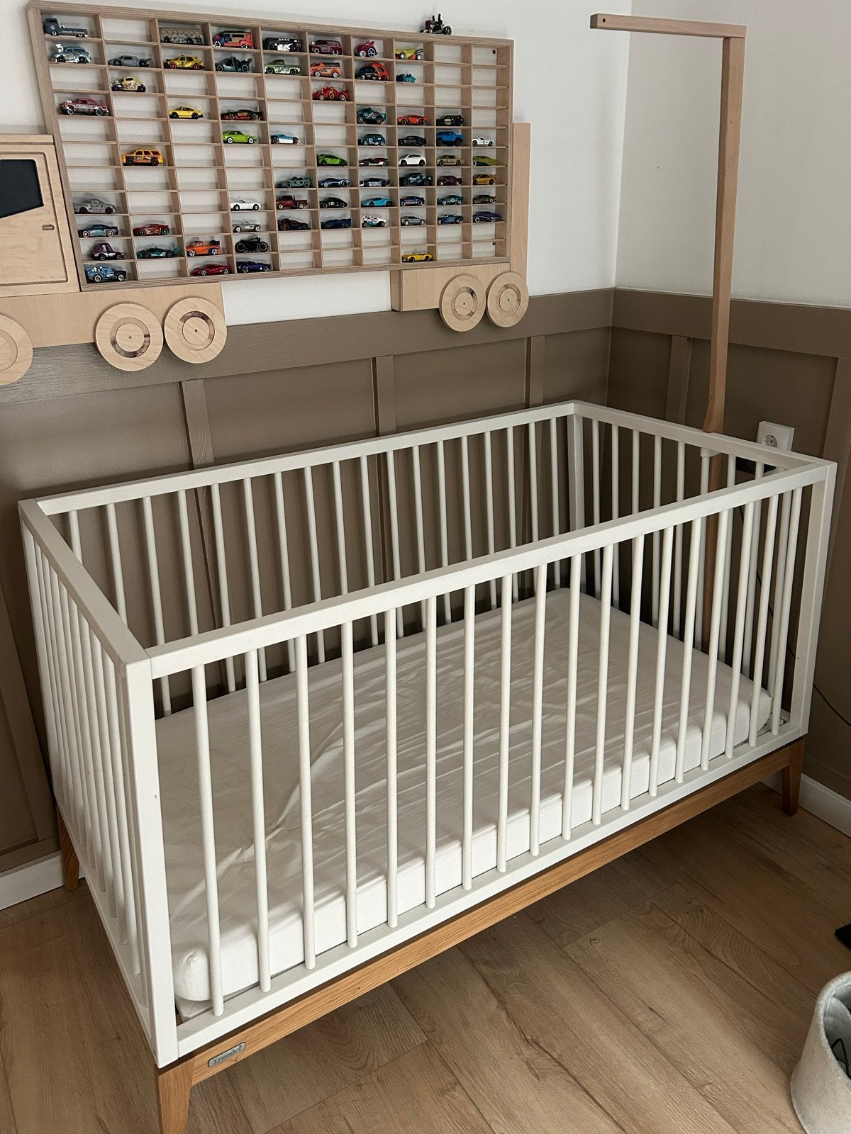 Leander Ledikant en Commode met aankleedkussen, Ophalen, Zo goed als nieuw, Commode