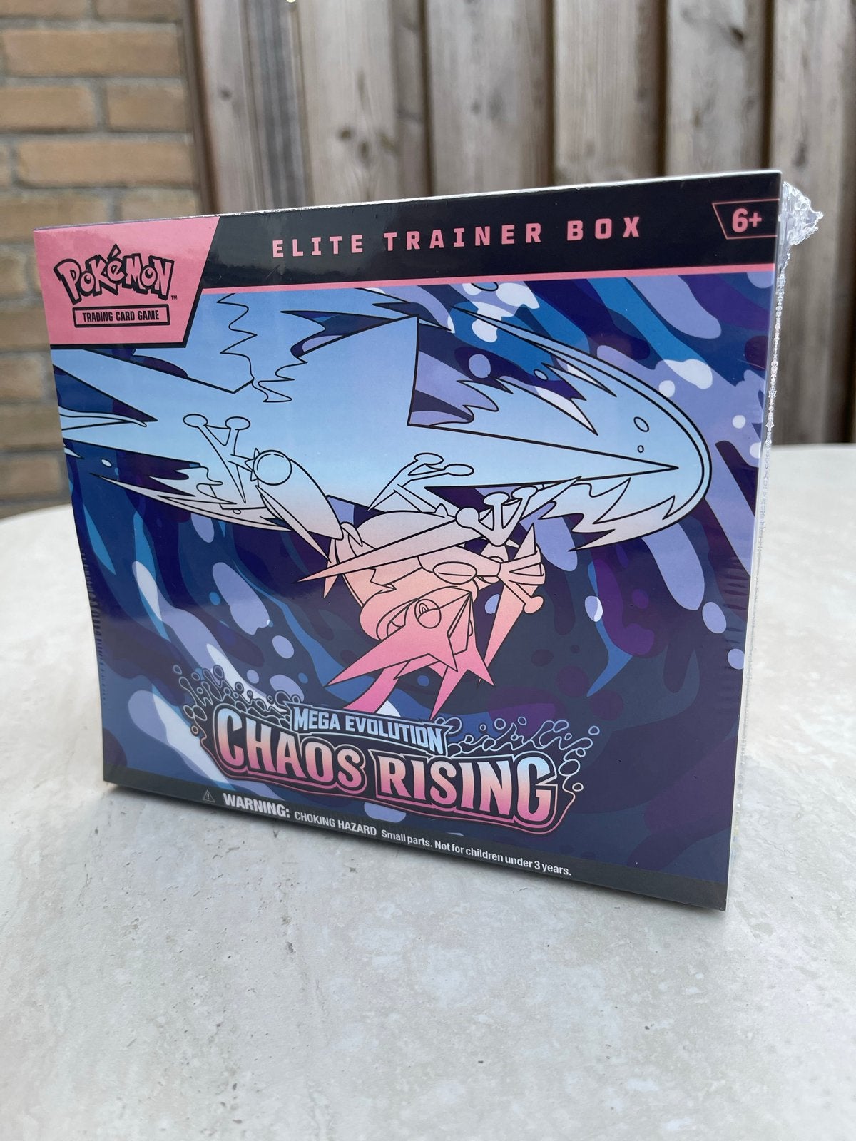 Pokémon Chaos Rising Elite Trainer Box, Hobby en Vrije tijd, Verzamelkaartspellen | Pokémon, Ophalen of Verzenden, Nieuw, Boosterbox